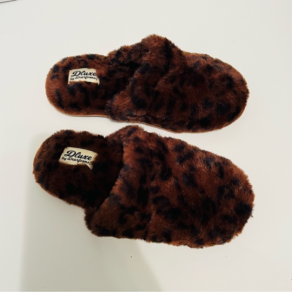 Dluxe by dearfoams brown leopard print slippers size 7-8 - Picture 3 of 10